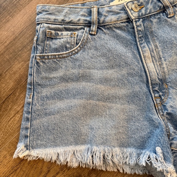 PacSun Women’s 26 High Rise Festival Light Blue Frayed Hem Jean Shorts Classic - Picture 2 of 10